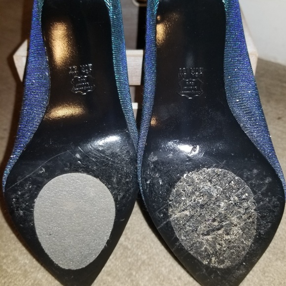 Pointy toe pumps - Picture 3 of 5